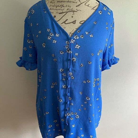 Button up flower blouse - Picture 1 of 5